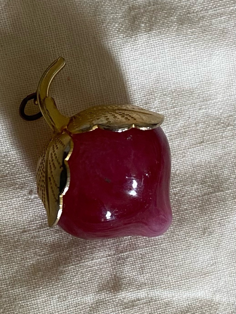 Vintage Strawberry Pendant with Gold-Tone Leaves - Picture 4 of 6